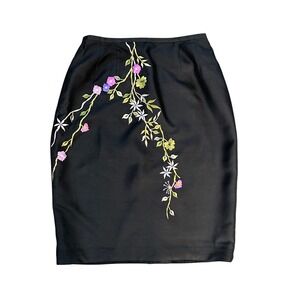 Carlisle Silk Black Pencil Skirt Floral Embroidered Size 4 ( may run‎ smaller)